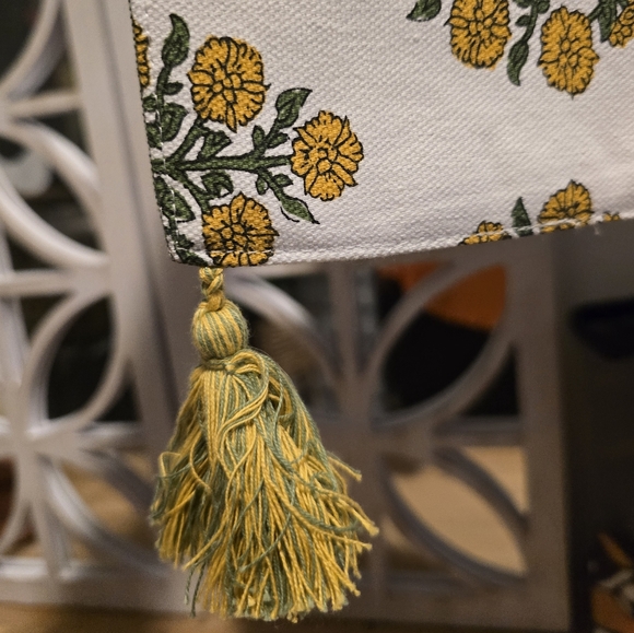 💚Floral place mats with Tassels (Set of 4) - Picture 4 of 5